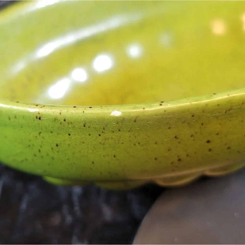0782. 1974 ~ Vintage ~ Collectable ~ Haeger Pottery ~ Bright Green Speckled Glaz